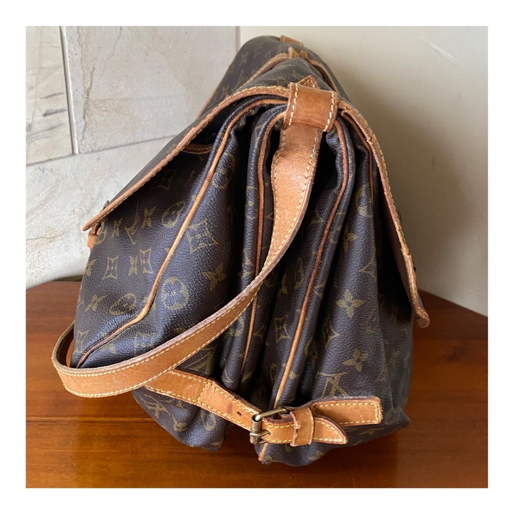 AUTHENTIC LOUIS VUITTON SAUMUR 35 CROSSBODY BAG - Picture 3 of 14